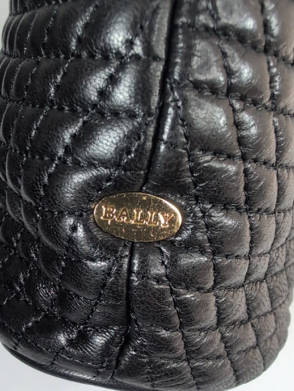 Bally Black Quilted Vintage Leather Frame Shoulder Bag with Gold Chain - Picture 9 of 16
